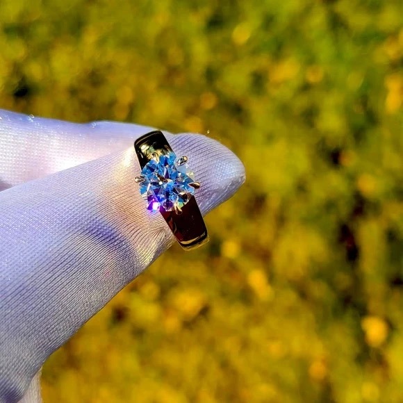 Solid 14k gold 2.5ct moissanite ring - Picture 5 of 9